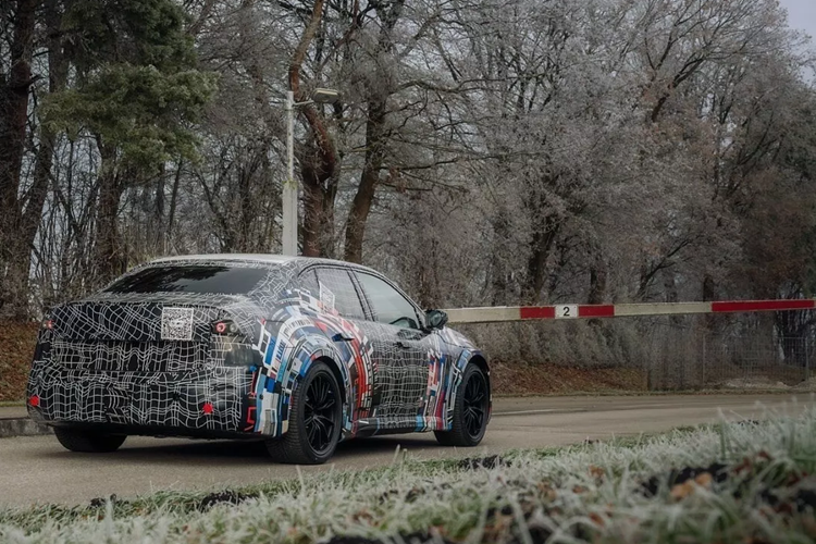 Vì BMW M đã có một loạt các bản giới thiệu điện khí hóa gần đây, chính vì vậy mà rất có thể mẫu xe điện BMW M3 Neue Klasse EV này cũng sẽ sớm được hé lộ trong thời gian tới.