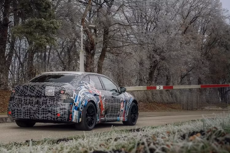 Vì BMW M đã có một loạt các bản giới thiệu điện khí hóa gần đây, chính vì vậy mà rất có thể mẫu xe điện BMW M3 Neue Klasse EV này cũng sẽ sớm được hé lộ trong thời gian tới.