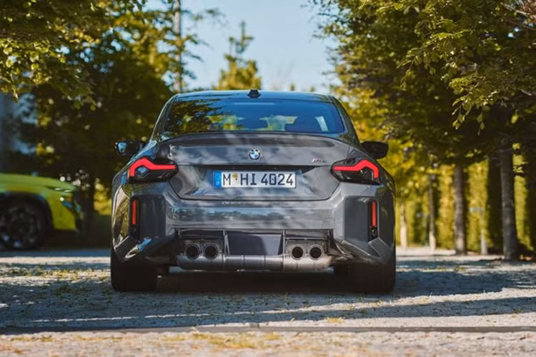 Dù đây là mức giá xe BMW M2 2025 khá cao so với những nâng cấp tối thiểu kể trên, nhưng vẫn "dễ chịu" hơn so với BMW M3 có giá 75.295 USD (tương đương khoảng 1,76 tỷ đồng).