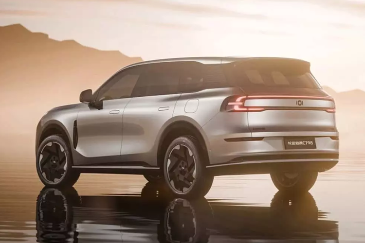 Hiện tại giá xe Changan Nevo có A07 2025 chưa công bố, nhưng đã có những biến thể A05, Q05 và E07 trên thị trường chạy hoàn toàn bằng điện, hybrid cắm điện và mở rộng phạm vi. Liệu Nevo C798 có thể thúc đẩy doanh số bán hàng của thương hiệu này hơn nữa không?