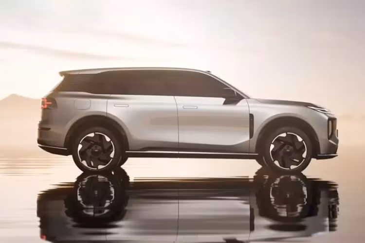 Hiện tại, thông số kỹ thuật hệ thống truyền động cụ thể vẫn chưa được tiết lộ. Vào tháng 11, doanh số bán xe năng lượng mới của Changan đã vượt quá 100.000 chiếc lần đầu tiên và vượt quá 640.000 chiếc từ tháng 1 đến tháng 11. Cụ thể hơn, Changan Nevo đã bán được 18.455 chiếc vào tháng 11.