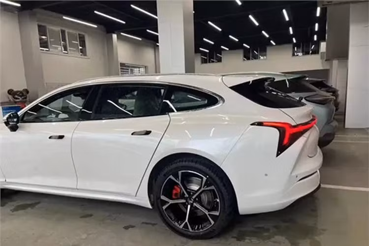 Mức giá xe Neta S wagon 2025 tại thị trường Trung Quốc dự kiến khởi điểm dự kiến là 150.000 nhân dân tệ (khoảng 20.800 đô la), tương đương 488 triệu đồng. Việc giao hàng dự kiến sẽ bắt đầu vào tháng 9.