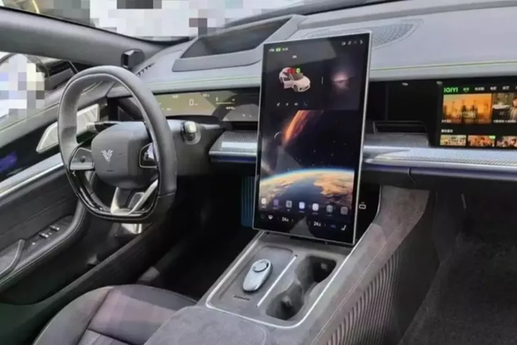 Neta S wagon tự hào có bố cục hai hộp với đường mái dốc bóng bẩy ở trụ C, tăng cường vẻ ngoài năng động và phong cách. Xe có vành rỗng hình cánh hoa độc đáo, tay nắm cửa ẩn, cửa không khung, cánh gió đuôi vịt và đèn hậu trải dài hết đuôi xe, mang đến cho xe vẻ ngoài thể thao đặc biệt.