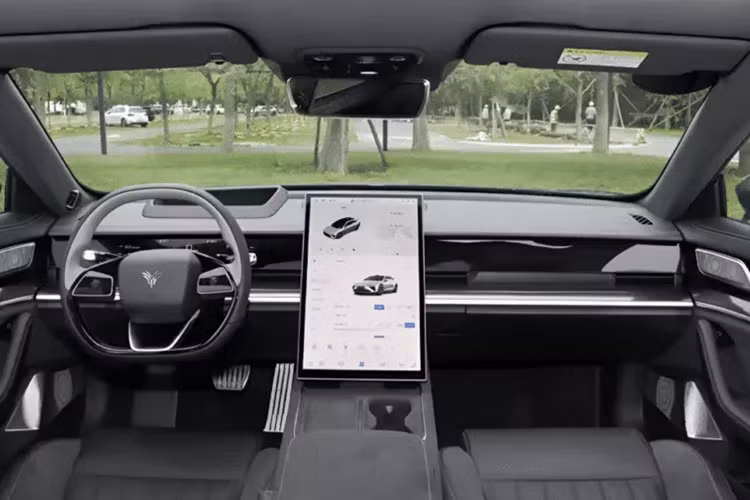 Nội thất của xe Neta S wagon là hiện thân của sự sang trọng và công nghệ. Nó phản ánh phiên bản sedan với bảng điều khiển LCD toàn chiều dài, màn hình điều khiển trung tâm lớn theo chiều dọc và cần số điện tử.