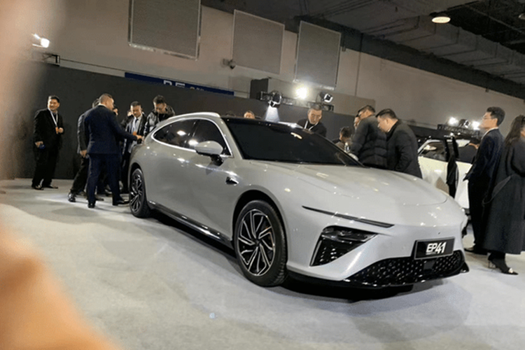 Khi mẫu xe điện Neta S wagon sắp ra mắt chính thức, những bức ảnh chụp lén của chiếc xe đã xuất hiện trên mạng xã hội cho thấy, mẫu xe này đã được đưa về đại lý trưng bày trước.