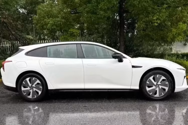 Neta S nguyên bản sử dụng nền tảng Shanhai 1.0, nhưng wagon sẽ ra mắt trên nền tảng Shanhai 2.0 mới, dự kiến sẽ không có mặt cho đến năm sau. Neta S wagon được hưởng lợi từ các tính năng thông minh và thoải mái được cải thiện cùng hệ thống sạc 800V giúp sạc nhanh hơn.