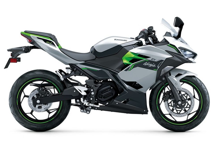 Thời gian sạc cho mỗi khối pin khoảng 3,7 giờ cho một lần sạc đầy và từ 20-85% pin mất 1,6 giờ. Ngoài ra, trên xe cũng trang bị hệ thống phanh tái tạo để cung cấp lại năng lượng cho pin. Kawasaki Ninja e-1 có 2 chế độ lái là Eco và Road. Xe sở hữu nút tăng tốc giúp tạm thời tăng công suất và tốc độ tối đa.