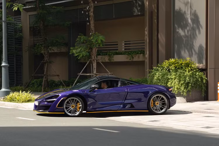 Động cơ của siêu xe McLaren 720S N-Largo vẫn được trang bị "trái tim" V8, tăng áp kép, dung tích 4.0 lít,, sản sinh ra công suất tối đa lên đến 710 mã lực tại vòng tua máy 7.000 vòng/phút và mô-men xoắn cực đại 770 Nm tại vòng tua máy 5.500 vòng/phút.