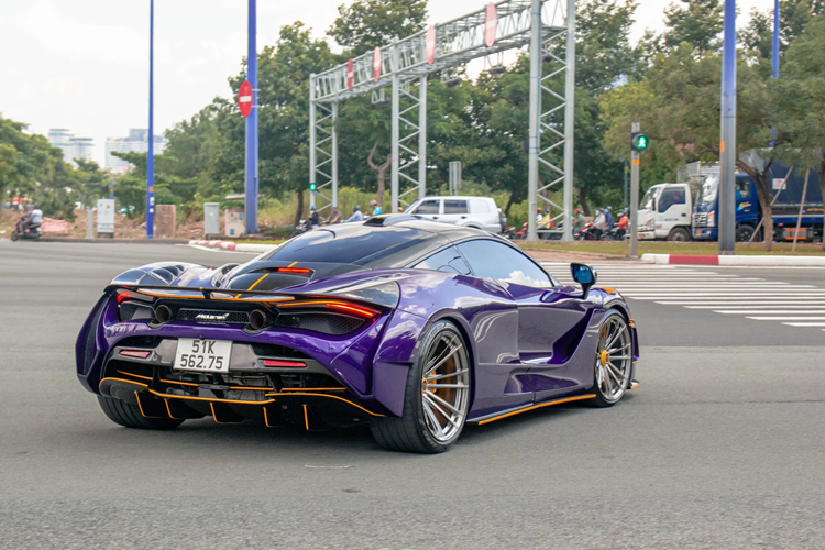 Động cơ kết hợp với hộp số SSG ly hợp kép 7 cấp, nhờ đó, siêu xe McLaren 720S độ N-Largo có thể tăng tốc từ vị trí xuất phát lên 100 km/h chỉ trong thời gian 2,9 giây và giảm tốc từ 100-0 km/h trong 2,8 giây. Tốc độ tối đa của siêu xe McLaren 720S là 341 km/h.