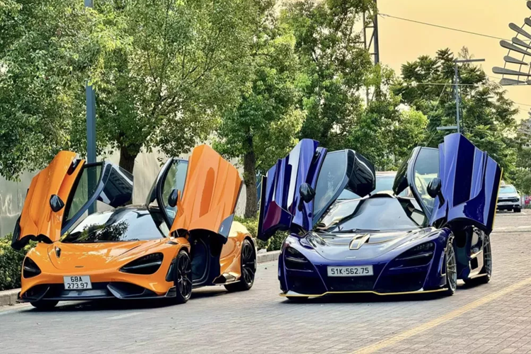 Mới đây, hình ảnh 1 cặp siêu xe McLaren đọ dáng cùng nhau ở Sài thành, đã thu hút sự quan tâm của giới mê xe trong nước, lý do, cả 2 xe đều có lý lịch khá đặc biệt, được sản xuất giới hạn. Cụ thể, đó là 1 chiếc siêu xe McLaren 765LT và McLaren 720S.
