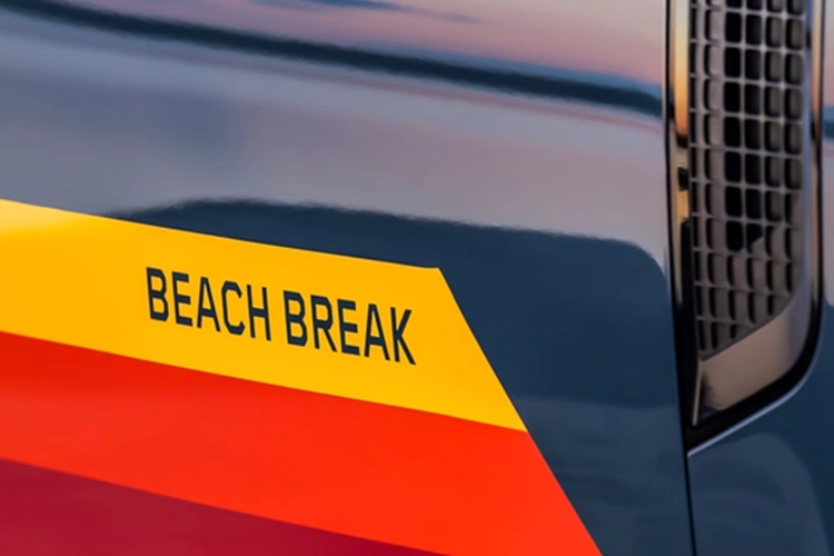 Đi kèm với đó là hộp số tự động 8 cấp và hệ dẫn động bốn bánh tiêu chuẩn. Khối động cơ cho phép mẫu SUV này tăng tốc từ 0-96 km/h trong 7 giây, trước khi đạt tốc độ tối đa 192 km/h.