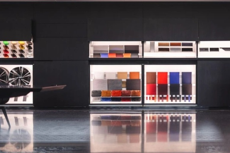 Khách mua xe sẽ trả lời một loạt câu hỏi online để đội ngũ thiết kế có thể nắm bắt được tâm lý và gu thẩm mỹ, từ đó sẽ có những tư vấn phù hợp.