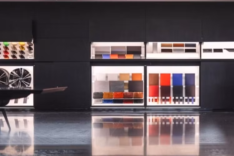 Khách mua xe sẽ trả lời một loạt câu hỏi online để đội ngũ thiết kế có thể nắm bắt được tâm lý và gu thẩm mỹ, từ đó sẽ có những tư vấn phù hợp.