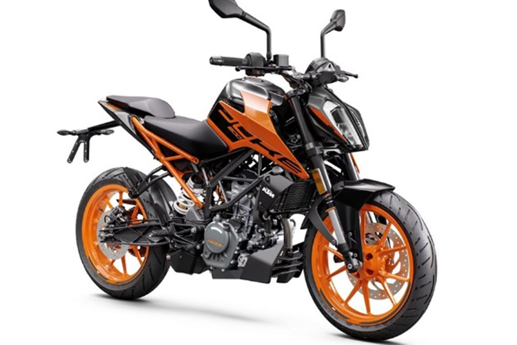 Theo đó, ở lần “lên đời” này, KTM 200 Duke 2025 mới vẫn giữ nguyên thiết kế tổng thể và động cơ nhưng cụm đồng hồ đã được nâng cấp với màn hình kỹ thuật số TFT mới thay vì LCD như cũ.