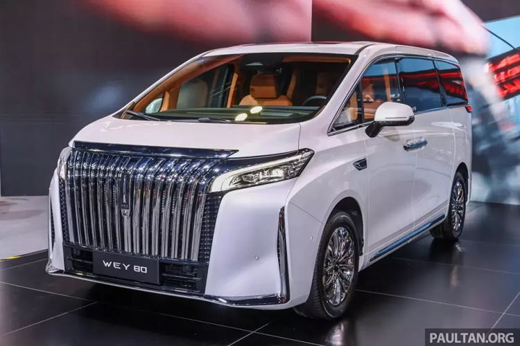 Wey có lẽ vẫn là thương hiệu ôtô rất xa lạ với người tiêu dùng Việt Nam. Đây là một trong những thương hiệu con của hãng xe Great Wall Motor (GWM) đến từ Trung Quốc. Hiện GWM đã có mặt ở thị trường Việt Nam với thương hiệu con Haval. Do đó, việc GWM mang Wey 80 2025 về Việt Nam trong tương lai cũng không có gì bất ngờ.
