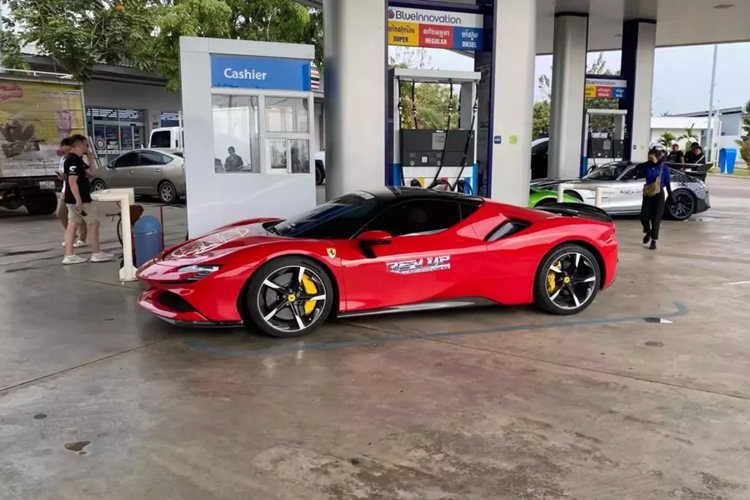 Mới đây, thông tin về việc một đại gia Campuchia tham dự Gumball 3000 bằng chiếc Bugatti Chiron đã gây sự chú ý cho giới mê xe tại Asean, đây nhiều khả năng là chiếc megacar đầu tiên góp mặt trong hành trình xe lần thứ 25 diễn ra vào tháng 9 năm nay.