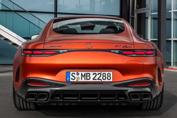 Giá xe Mercedes-AMG GT 63 S E Performance 2025 sẽ được công bố gần thời điểm ra mắt thị trường, dự kiến trong những tháng tới.