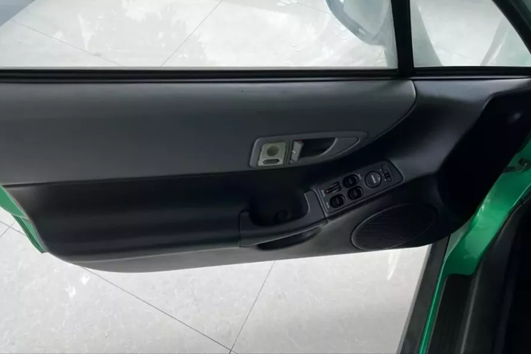 Del Sol trong tiếng Tây Ban Nha có nghĩa là mặt trời, và ám chỉ đến phần mui xe mở. Hầu hết các xe del Sol đều được trang bị mui nhôm nặng 11 kg có thể tháo rời thủ công và cất vào khung bản lề trong cốp xe, chỉ chiếm 62 L không gian cốp xe. Một tùy chọn có sẵn tại Nhật Bản và Châu Âu là TransTop, một cơ chế điện giúp thu mui targa vào cốp xe chỉ bằng một nút bấm.