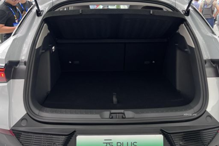 Bản Standard Range sẽ được trang bị bộ pin 49,92 kWh cho phạm vi di chuyển tối đa 410 km. Trong khi đó, bản Extended Range được trang bị bộ pin 60,48 kWh cho tầm vận hành tối đa lên đến 480 km sau mỗi lần sạc đầy.