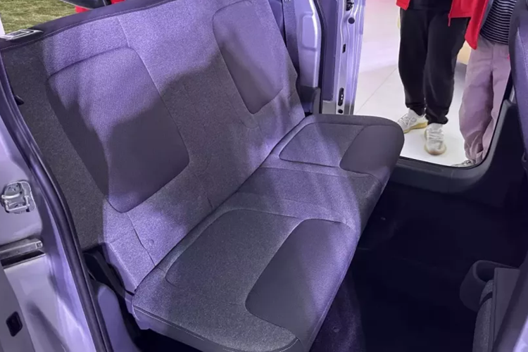 Đây là một con số dễ hiểu, xét đến mức độ cơ bản của chiếc xe này. Zhiguang EV được trang bị bộ pin LFP 17,6 kWh từ các nhà sản xuất Gotion hoặc RSPK.