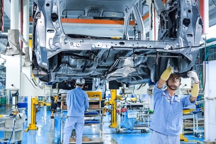 Viet Nam chi dat ty le khoang 1000 dan moi co 50 chiec oto