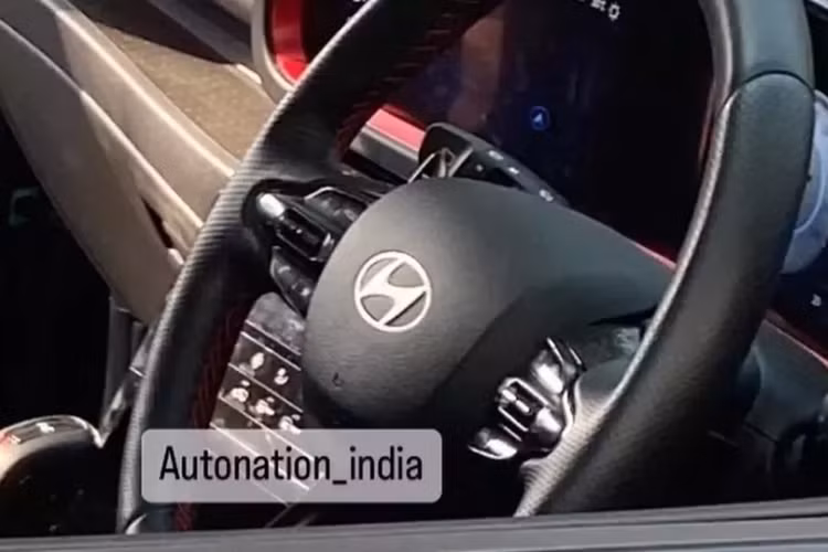 Các tính năng an toàn chủ động ADAS đương nhiên cũng sẽ được trang bị cho Hyundai Creta N Line 2024 như phanh tự động khẩn cấp, hệ thống kiểm soát hành trình thích ứng và hỗ trợ giữ làn đường. Bên cạnh đó là 6 túi khí, camera 360 độ, hệ thống cảnh báo điểm mù, cảnh báo áp suất lốp và phanh đĩa trên cả 4 bánh.