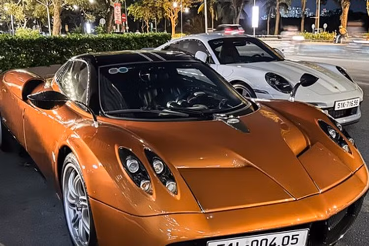 Ngoài thiết kế ấn tượng ra, Elva không có gì quá nổi trội với sức mạnh vẫn đến từ khối động cơ V8, tăng áp kép, dung tích 4.0 lít tương tự như các siêu xe McLaren 720S, 720S Spider hay cả siêu phẩm hypercar McLaren Senna của Hoàng Kim Khánh hay Đặng Lê Nguyên Vũ sở hữu.