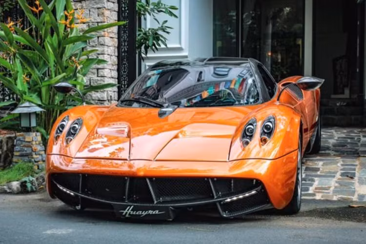 Khác biệt là trái tim này sẽ mang đến công suất tối đa 804 mã lực và mô-men xoắn cực đại 800 Nm cho xe McLaren Elva, toàn bộ nội công của xe sẽ được truyền đến cầu sau thông qua hộp số 7 cấp ly hợp kép, nhờ đó siêu phẩm được mệnh danh là 4 không của McLaren có thể tăng tốc từ vị trí xuất phát lên 100 km/h trong thời gian chưa đầy 3 giây.