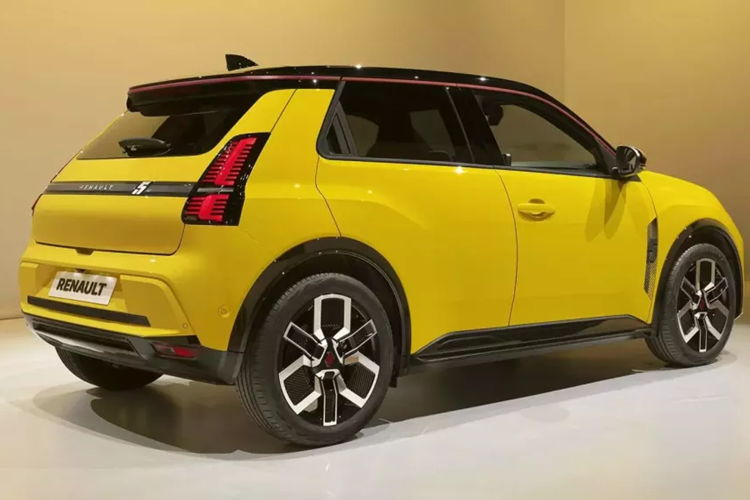 Cuối cùng là các tính năng an toàn ADAS hiện đại, bao gồm hệ thống hỗ trợ người lái chủ động, mang đến khả năng tự lái bán tự động cấp độ 2 cho xe.