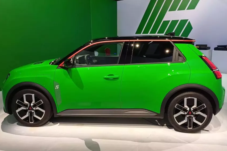 Cũng theo ông Cambolive, hãng Renault sẽ bắt đầu mở cọc cho mẫu ô tô điện này vào tháng 5 tới đây. Đến tháng 9 hoặc tháng 10 năm nay, những chiếc Renault 5 E-Tech sẽ bắt đầu được bàn giao cho khách hàng.