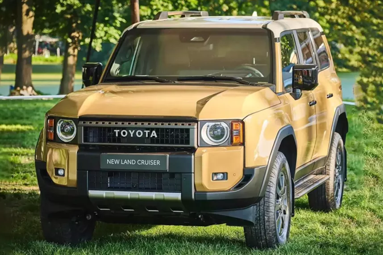 Một phiên bản động cơ diesel hybrid nhẹ với hệ thống 48 volt dự kiến sẽ được giới thiệu vào năm 2025. Ở thị trường Mỹ, Land Cruiser Prado mới sẽ được trang bị động cơ hybrid 4 xi-lanh 2.4 lít, có công suất mạnh mẽ hơn nhiều, đạt 326 mã lực và mô-men xoắn 630 Nm.