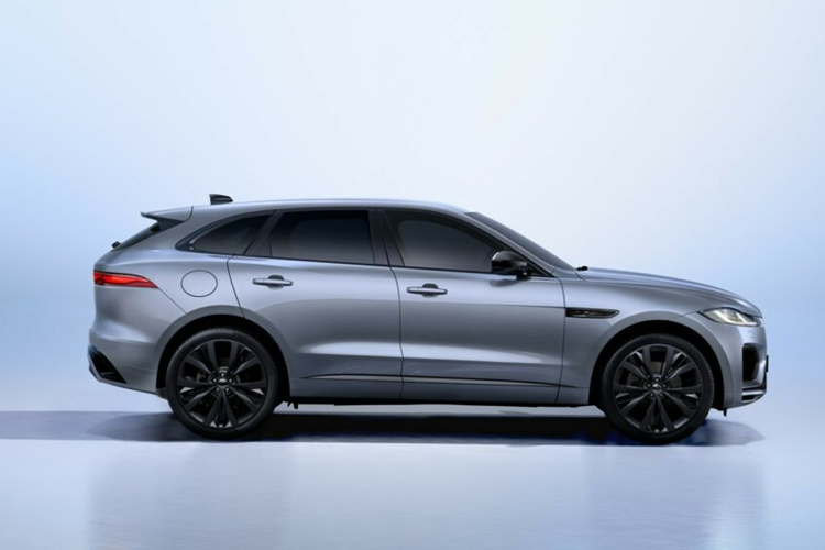 Phiên bản kỷ niệm 90 năm Jaguar F-Type SVR 575 Edition 2024 mới sẽ được bán ra với nhiều phiên bản khác nhau và có thể được trang bị nhiều loại động cơ khác nhau bao gồm cả động cơ diesel 4 xi-lanh và 6 xi-lanh.