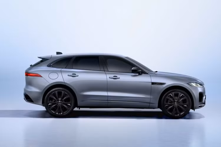 Phiên bản kỷ niệm 90 năm Jaguar F-Type SVR 575 Edition 2024 mới sẽ được bán ra với nhiều phiên bản khác nhau và có thể được trang bị nhiều loại động cơ khác nhau bao gồm cả động cơ diesel 4 xi-lanh và 6 xi-lanh.