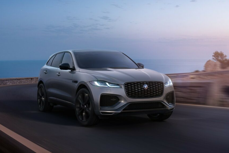 Phiên bản SVR 575 Edition còn có các điểm nhấn trang trí màu đen và mâm hợp kim 22 inch sơn hai tông màu.