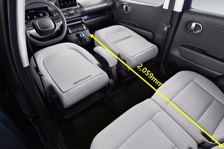 Hiện tại, Hyundai Casper bản xăng đang có kích thước dài x rộng x cao lần lượt là 3.595 x 1.595 x 1.575 mm, chiều dài cơ sở 2.400 mm.