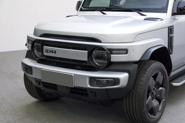 Hiện tại các thông số chi tiết về cấu hình hệ truyền động, công suất và mô-men xoắn của mẫu SUV điện này chưa được nhà sản xuất công bố. Theo công bố của nhà sản xuất, iCar V23 có các số đo chiều dài x rộng x cao là 4.220 x 1.915 x 1.845 mm, đi kèm chiều dài cơ sở 2.730 mm.