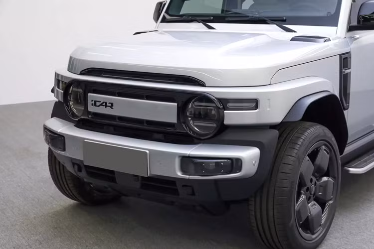 Hiện tại các thông số chi tiết về cấu hình hệ truyền động, công suất và mô-men xoắn của mẫu SUV điện này chưa được nhà sản xuất công bố. Theo công bố của nhà sản xuất, iCar V23 có các số đo chiều dài x rộng x cao là 4.220 x 1.915 x 1.845 mm, đi kèm chiều dài cơ sở 2.730 mm.