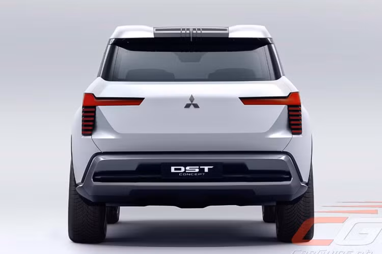 Xe có nhiều chi tiết được thiết kế lạ mắt như: cột bên sơn tối màu, cột phía sau khá độc đáo, khoảng sáng gầm cao và chắn bùn cơ bắp với lốp cỡ lớn…