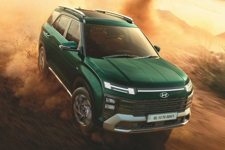 Hãng xe Hàn Quốc Hyundai mới đây đã hé lộ một số hình ảnh đầu tiên về mẫu CUV Alcazar. Mẫu xe Hyundai Alcazar thế hệ mới sẽ được bán chủ yếu tại thị trường Ấn Độ, xếp dưới Tucson trong dải sản phẩm của thương hiệu và được coi như là phiên bản kéo dài của Creta.