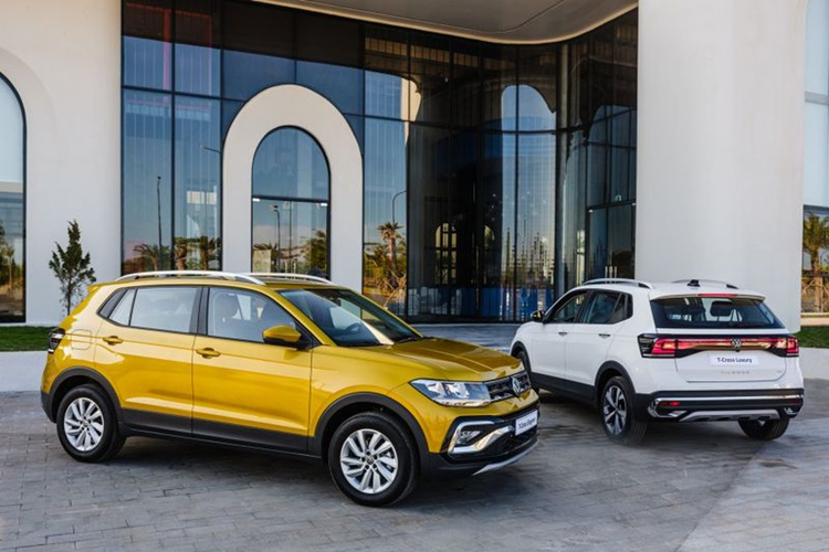  Volkswagen T-Cross 2022 Giá bán: Từ 1,099 - 1,299 tỷ đồng Tại Việt Nam, mẫu xe SUV Volkswagen T-Cross được phân phân phối chính hãng 2 phiên bản là: Elegance có giá 1,099 tỷ đồng và Luxury có giá 1,299 tỷ đồng. Hai phiên bản của T-Cross giống nhau về thiết kế nhưng khác biệt về các trang bị đi kèm.