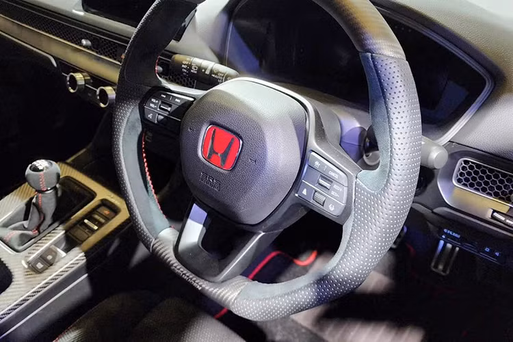 Theo Mugen, những gói độ này không chỉ dừng lại ở khía cạnh thẩm mỹ, mà còn hứa hẹn cải tiến hiệu năng xe nhờ tăng cường hiệu quả khí động học. Xưởng độ đã sử dụng đến công nghệ giả lập trên máy tính nhằm tìm ra kết quả tốt nhất khi tạo hình các thành phần bổ sung hoặc thay thế cho xe.