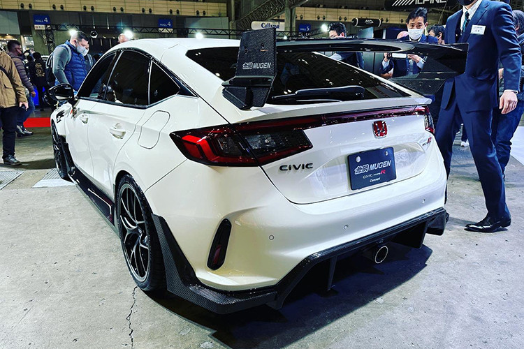 Mugen gọi hai phiên bản của mẫu xe thể thao Honda Civic Type R đã sửa đổi là Group A và Group B. Hiện tại, chỉ có một hình ảnh duy nhất của mỗi chiếc xe nhưng một video do xưởng độ này phát hành kèm theo đã cung cấp thêm một số chi tiết thú vị về từng phiên bản. 