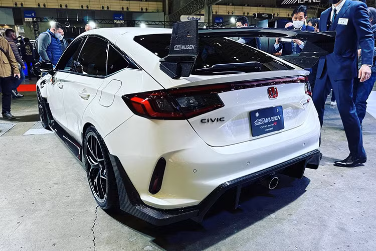 Mugen gọi hai phiên bản của mẫu xe thể thao Honda Civic Type R đã sửa đổi là Group A và Group B. Hiện tại, chỉ có một hình ảnh duy nhất của mỗi chiếc xe nhưng một video do xưởng độ này phát hành kèm theo đã cung cấp thêm một số chi tiết thú vị về từng phiên bản. 