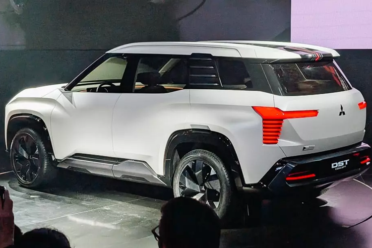 Động cơ kết hợp với hộp số tự động biến thiên vô cấp CVT và hệ dẫn động cầu trước. Dự kiến, mẫu xe SUV Mitsubishi Xforce 7 chỗ sẽ chính thức trình làng vào năm 2025. Thông tin cụ thể về mẫu xe này sẽ tiếp tục được hé lộ trong vài tháng tới.