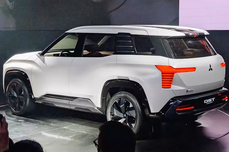 Động cơ kết hợp với hộp số tự động biến thiên vô cấp CVT và hệ dẫn động cầu trước. Dự kiến, mẫu xe SUV Mitsubishi Xforce 7 chỗ sẽ chính thức trình làng vào năm 2025. Thông tin cụ thể về mẫu xe này sẽ tiếp tục được hé lộ trong vài tháng tới.