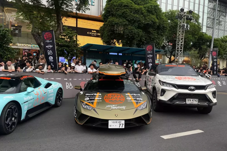 Cái tên Sterrato theo tiếng Ý có nghĩa là “bùn đất” và thiết kế của xe cũng được điều chỉnh cho mục đích off-road. Cụ thể, gầm xe được nâng cao thêm 47 mm trong khi mũi xe được làm sắc thêm 1% và góc thoát tăng thêm 6,5%. 