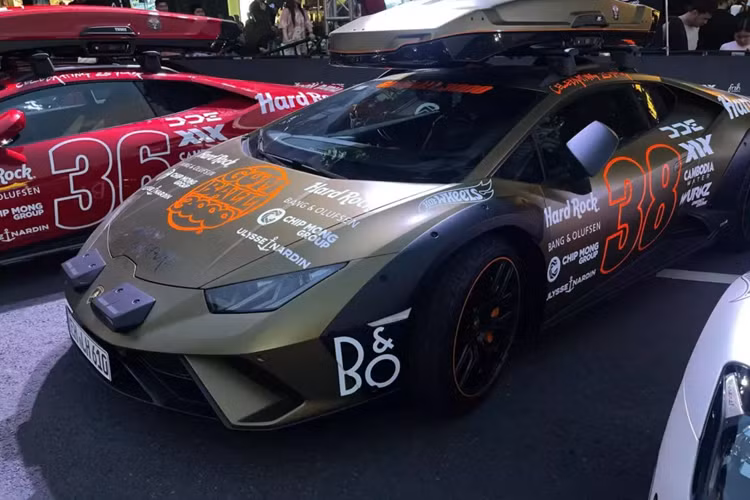 Riêng khu vực đầu xe được mở rộng thêm 30 mm trong khi con số tương ứng của đuôi xe là 34 mm nhằm mang đến sự cân bằng và ổn định trong quá trình vận hành.