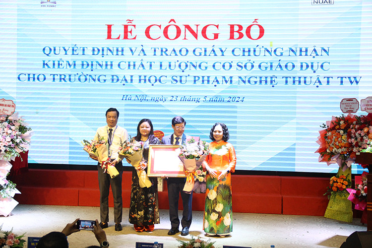 NUAE dat kiem dinh chat luong co so giao duc chu ky 2