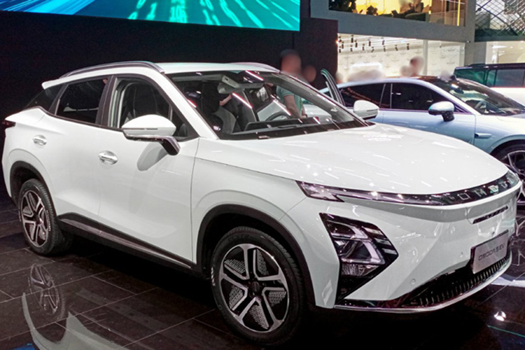 Omoda E5 được trang bị bộ pin có dung lượng 61 kWh cho tầm vận hành lên đến 430 km sau một lần sạc đầy theo chu trình thử nghiệm WLTP. Thời gian tăng dung lượng pin từ 30-80% bằng bộ sạc nhanh là 28 phút.