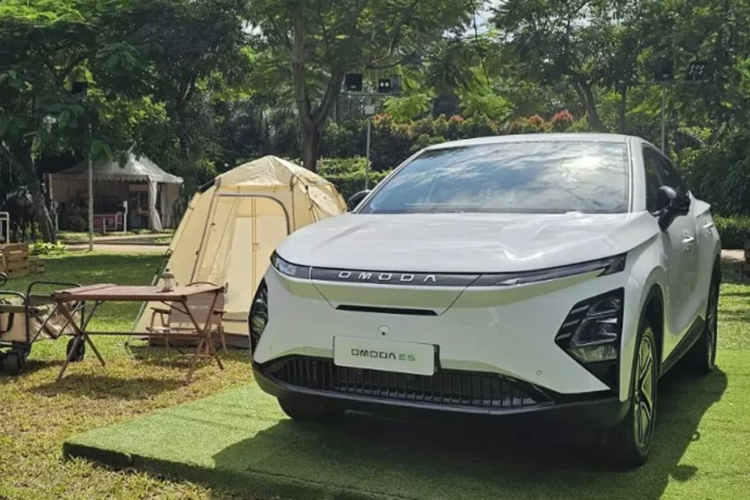Theo nhiều nguồn tin, xe sẽ chính thức được đưa về nước vào quý III năm nay. Khi ra mắt tại Việt Nam, Chery Omoda E5 2024 mới sẽ là đối thủ cạnh tranh trực tiếp với VinFast e34 trong phân khúc xe điện.